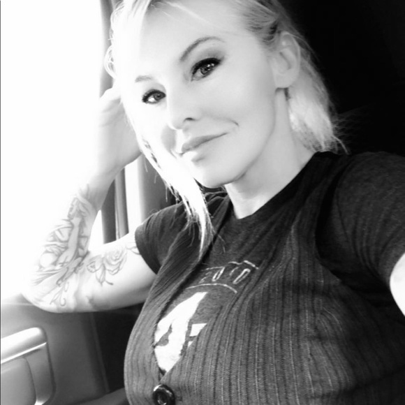 Meet your Posher, Violet - Picture 2 of 4